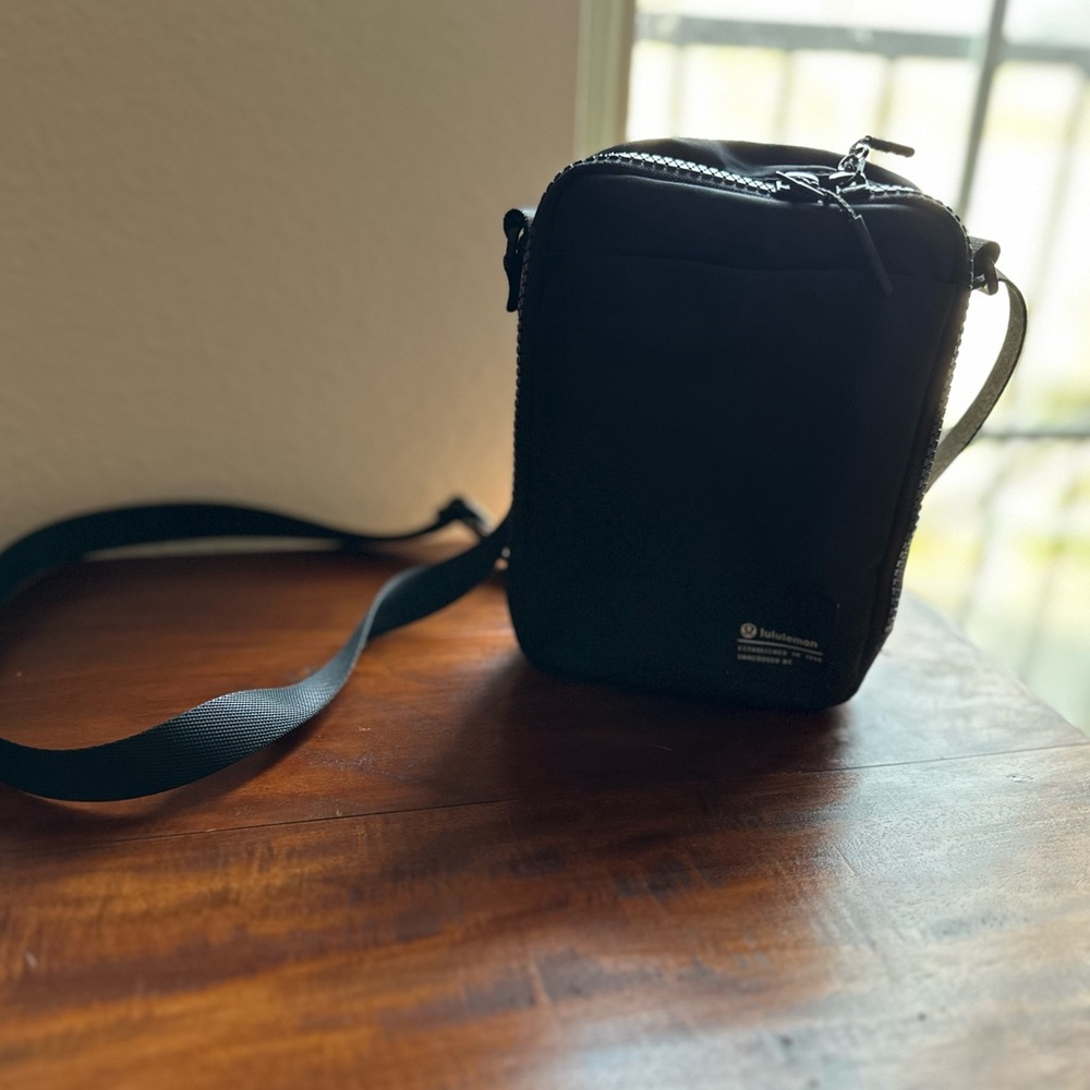 Lululemon Easy Access Crossbody bag